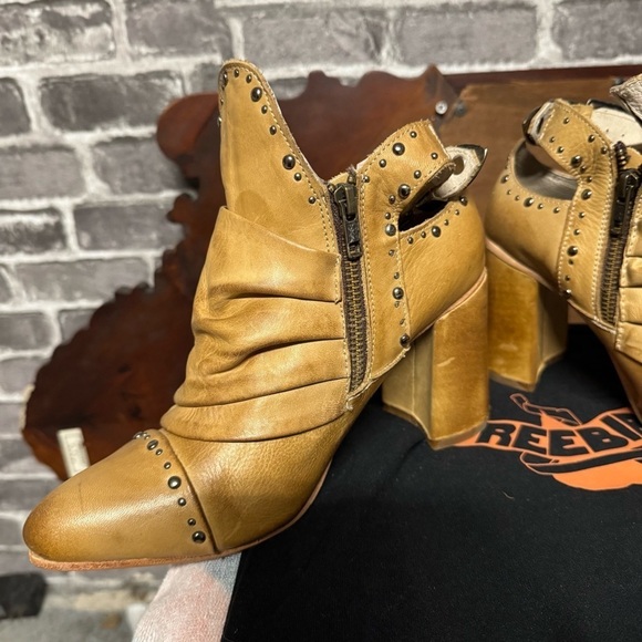 NEW FreeBird Jericho Bootie tan leather ankle strap - Picture 7 of 16